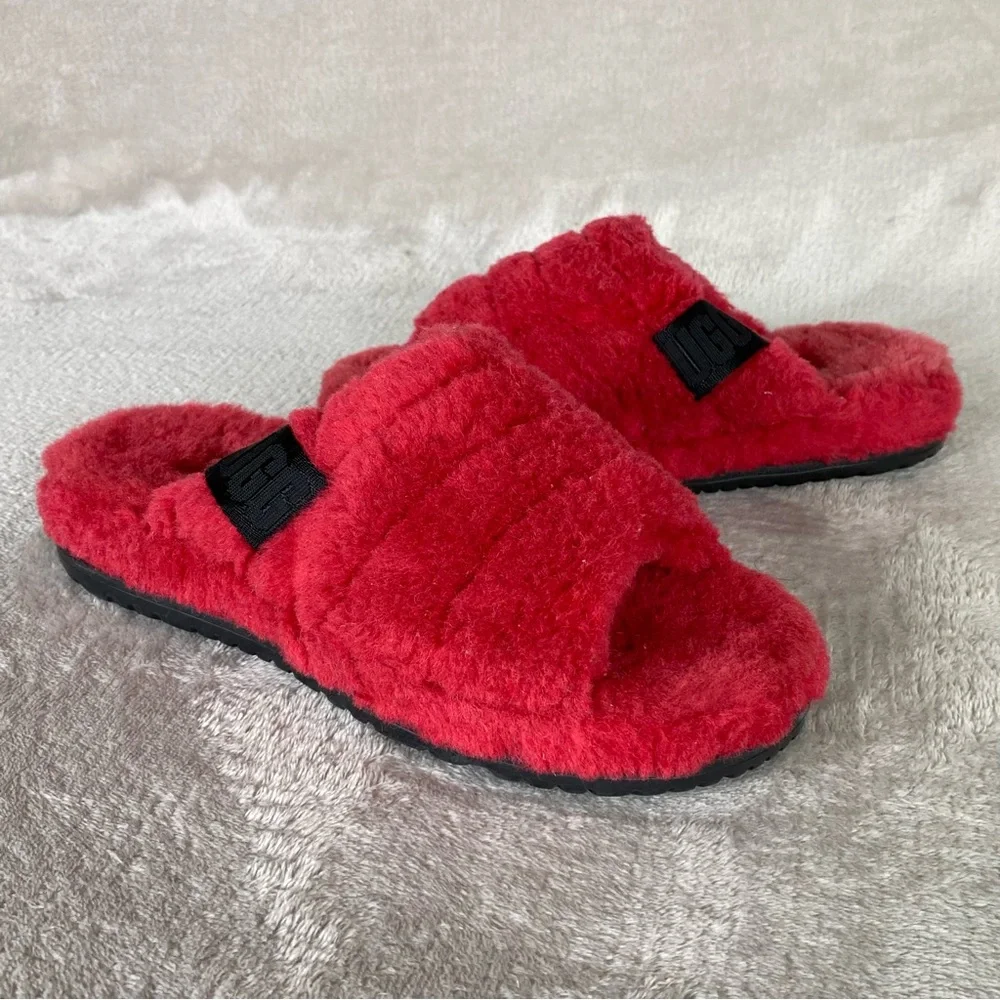 UGG Men’s Size 5 (Women’s Size 7) Red Fluffy Slippers - Picture 3 of 12